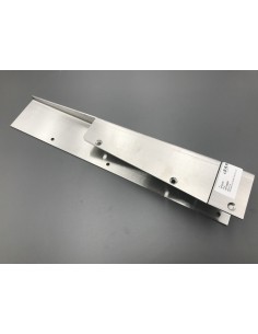 Randabschluß Spitze links...